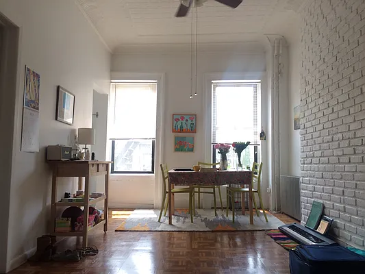 Rented by Realty Collective | media 11