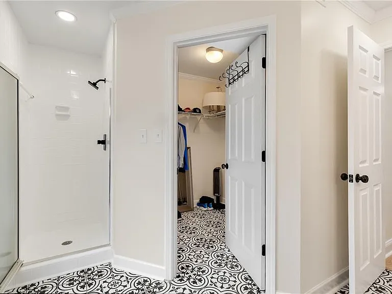 1105 Garden Ct — Photo 16