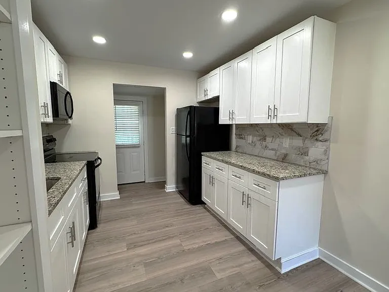 19612 Oak St #7 — Photo 6