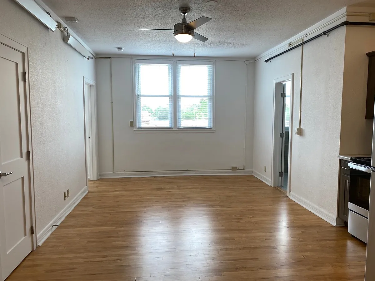 Building Photo - 413 Main Ave #204