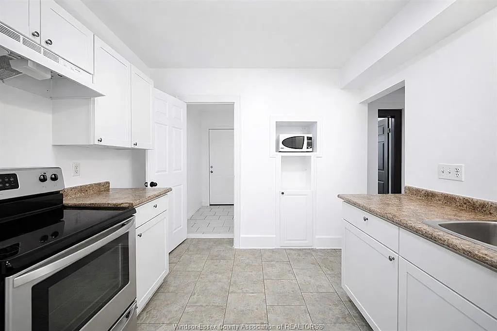 3 bed, $2,000 — Photo 4