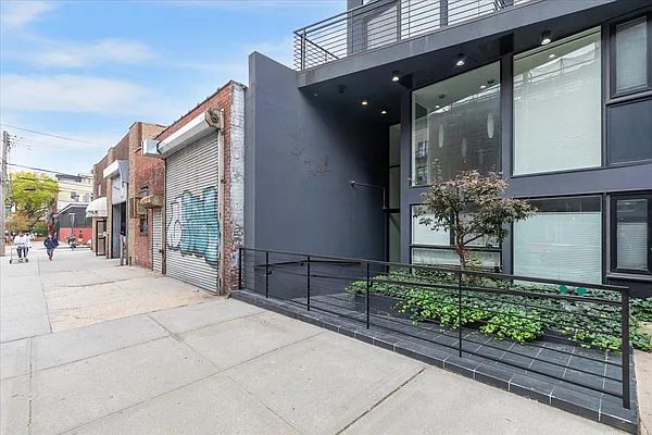 Sold by Douglas Elliman | media 24