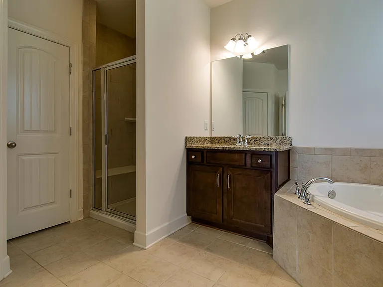 1205 Cressy Ln — Photo 16