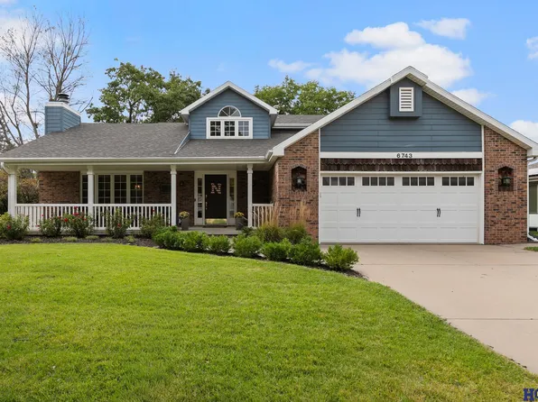 6743 S 41st St, Lincoln, NE 68516