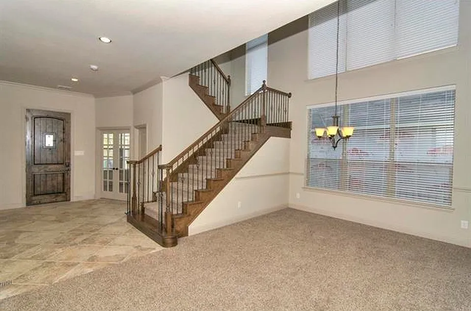 5 bed, 3.5 bath, 3335 sqft, $4,250 — Photo 4