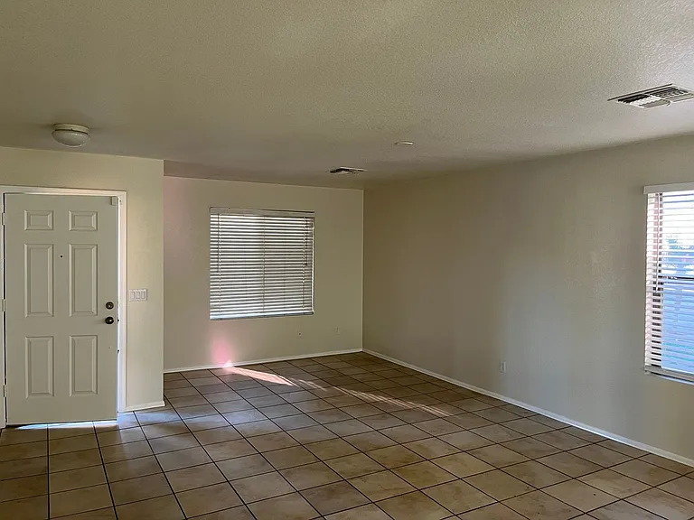 9441 W Jamestown Rd — Photo 2