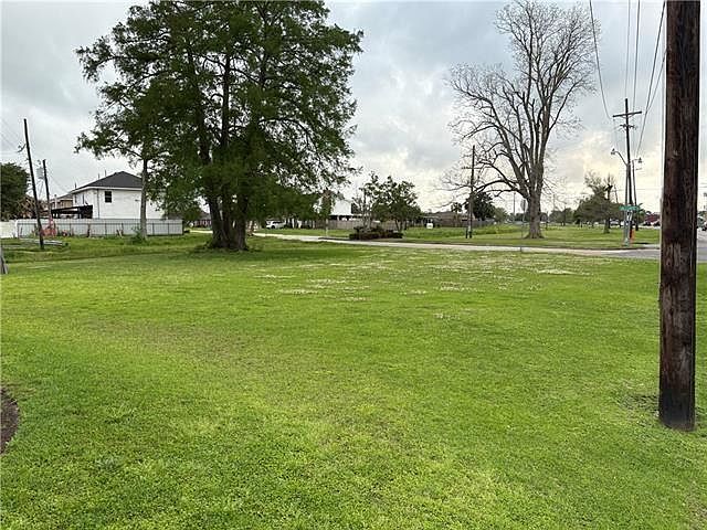 2nd image of 2933 Barataria Blvd