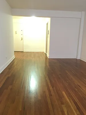 Rented by Kew Forest Realty Inc | media 3