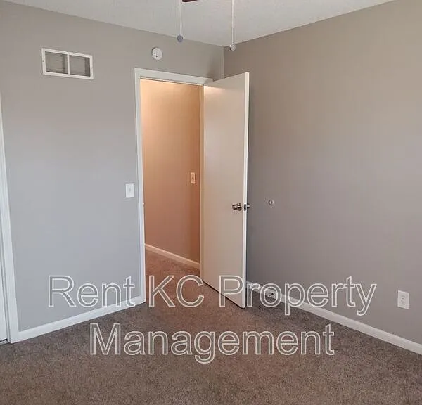 7013 Orchard St — Photo 34