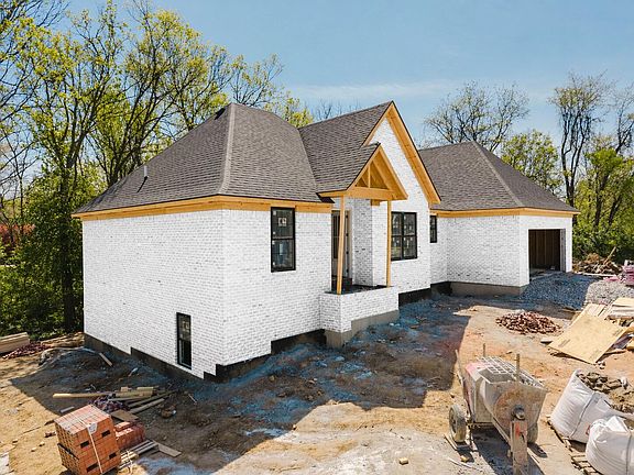 2nd image of 101 Tiffany Ct