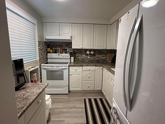 3rd image of 5982 Dunn St #4