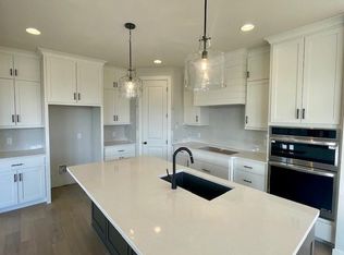 5537 Scenic Loop Run, Victoria, MN 55386