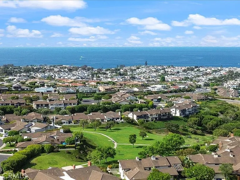 8 Sandbar Dr — Photo 1