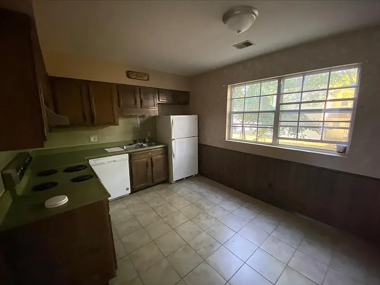 504 S Liberty St #F — Photo 7