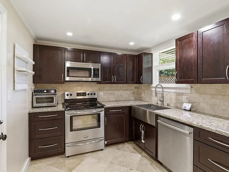 599 Borregas Ave — Photo 13