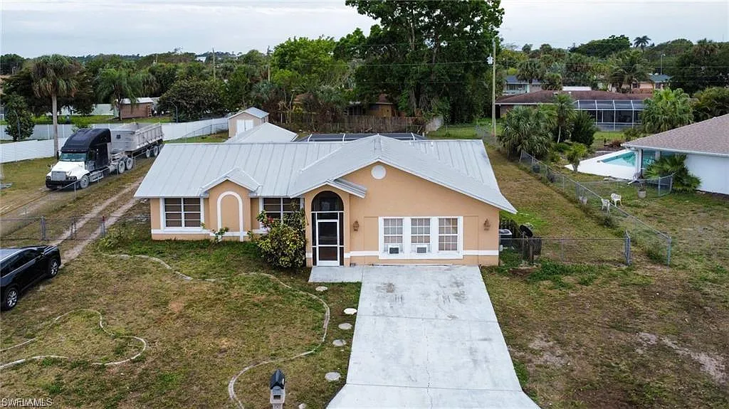 4 bed, 3.0 bath, 2009 sqft, $2,300 — Photo 1