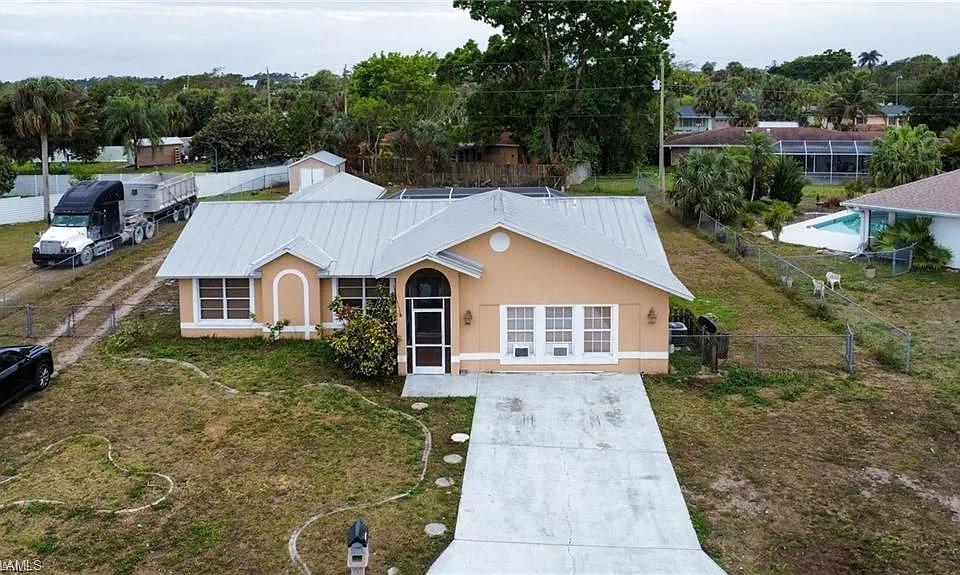 706 Arianne Ct
