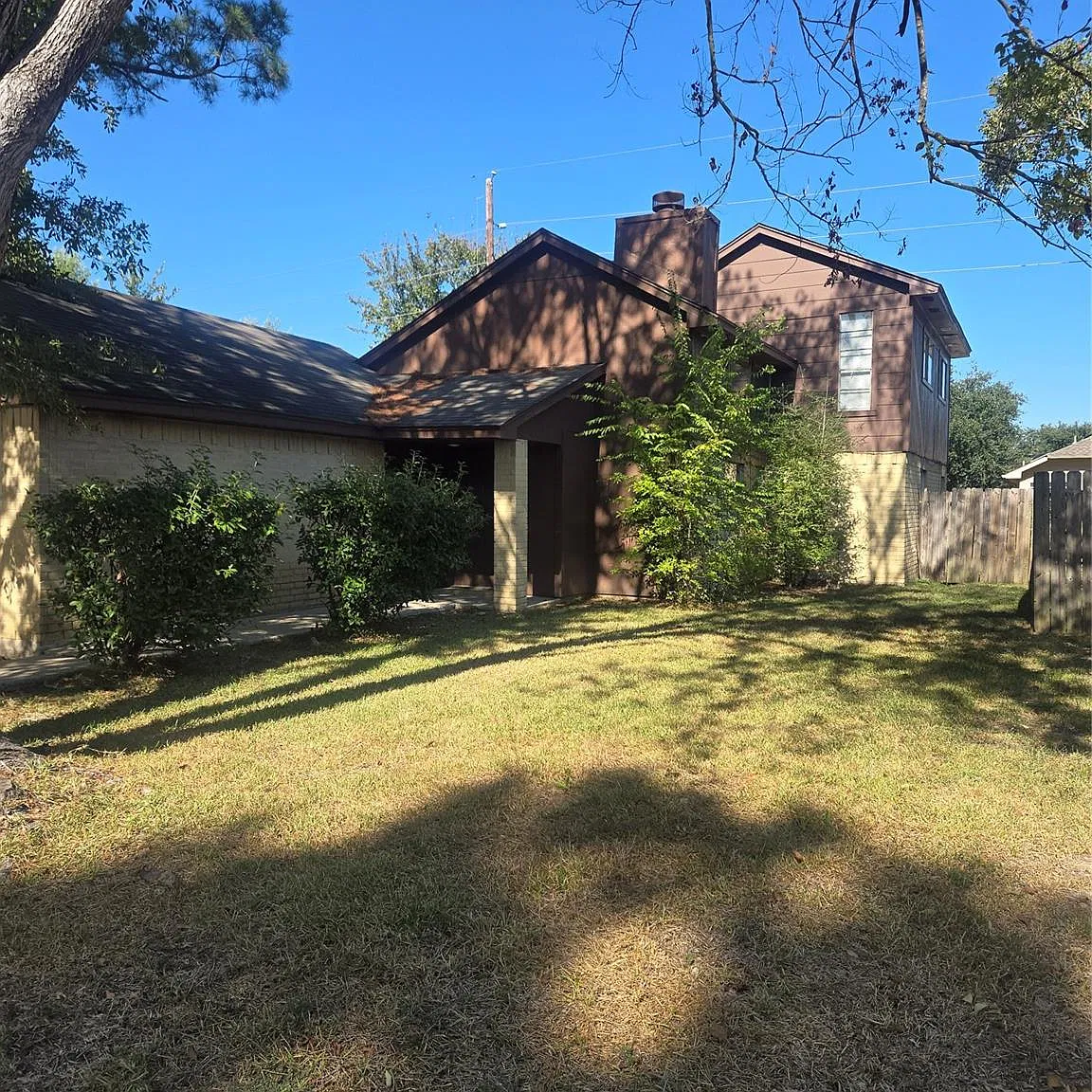 3 bed, 2.0 bath, 2108 sqft, $1,700 — Photo 2