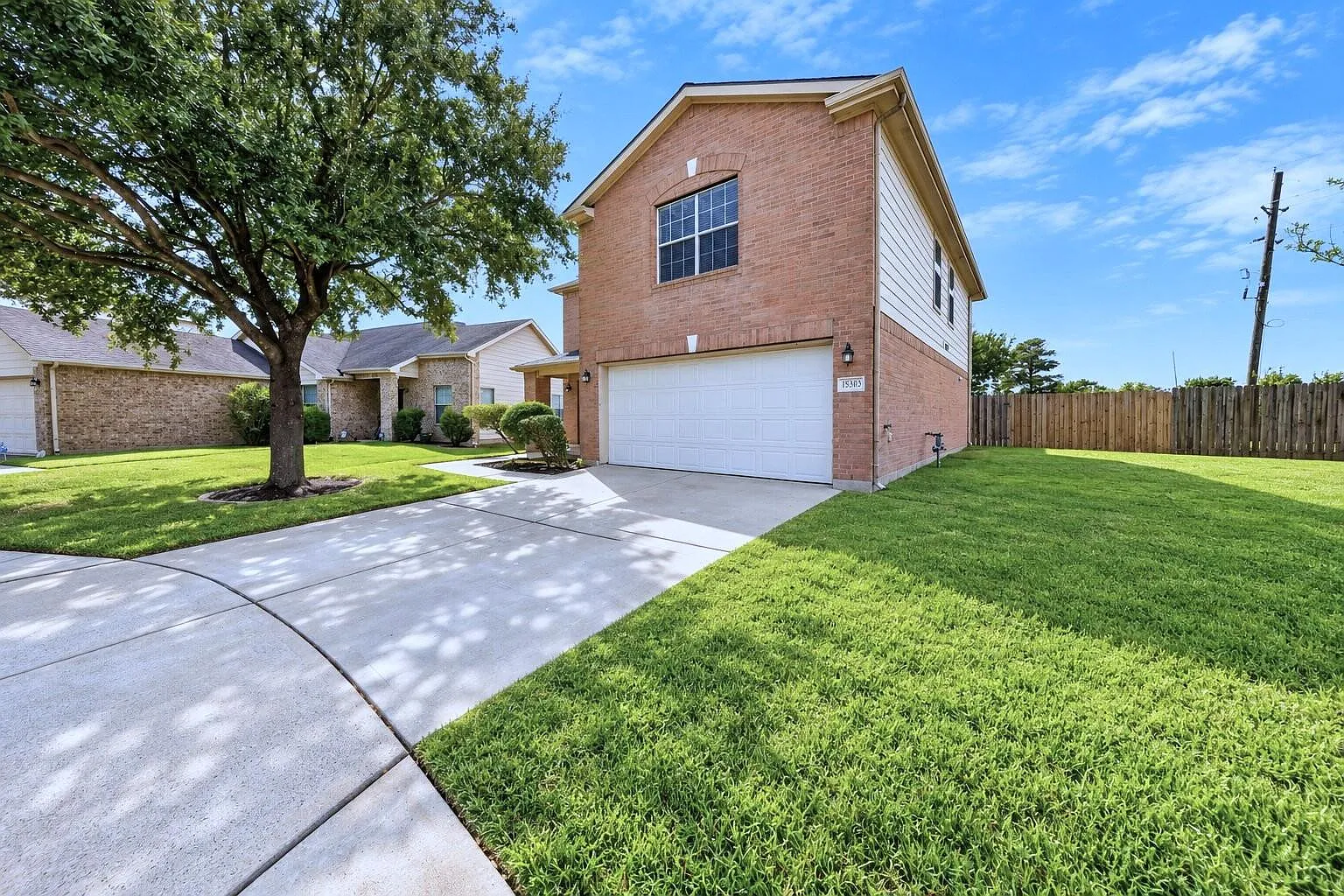 3 bed, 2.5 bath, 2290 sqft, $2,000 — Photo 2