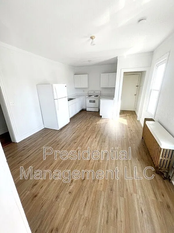 3 bed, 1.0 bath, $1,600 — Photo 4