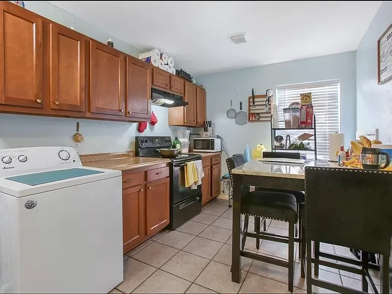 1140 Lake Ave — Photo 4