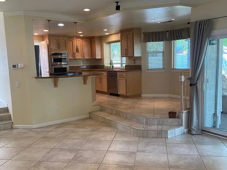 264 Thorndike Way — Photo 13