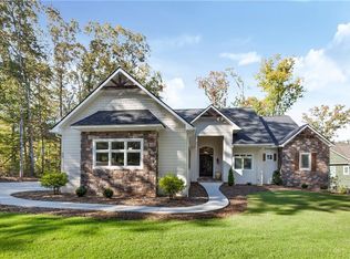 300 Pointe East Dr, Seneca, SC 29672