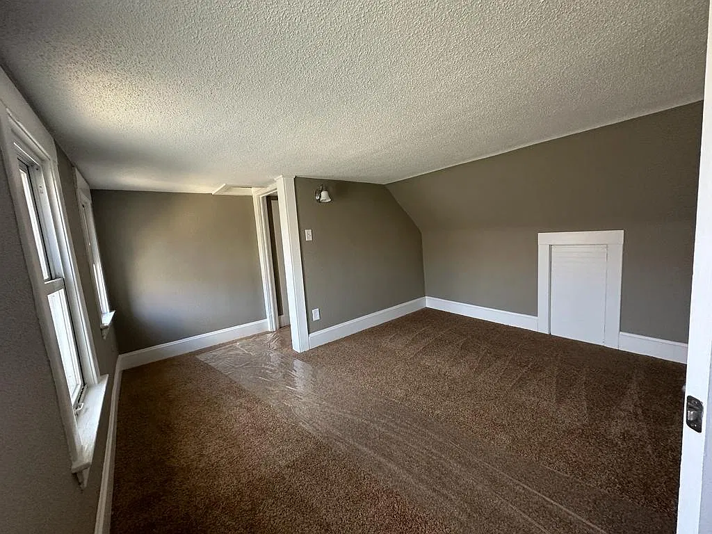 2 bed, 921 sqft, $1,650 — Photo 1