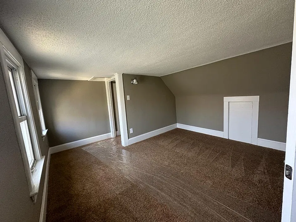486 Lawson Ave W