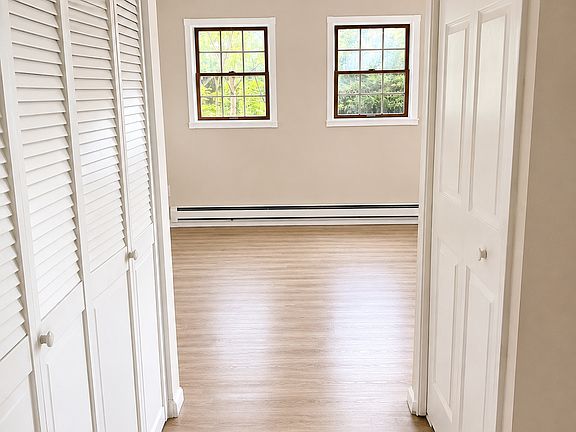 4th image of 11 Potomac Ave
