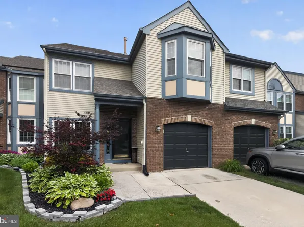 6 Hilltop Ln, Medford, NJ 08055