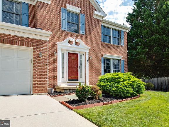 5th image of 8 Leicester Ct