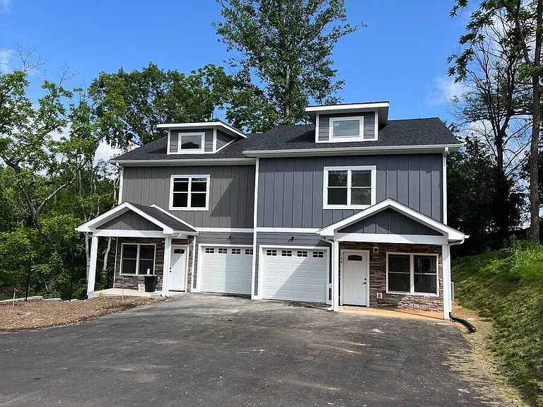 34 Dominic Ln #34 — Photo 1