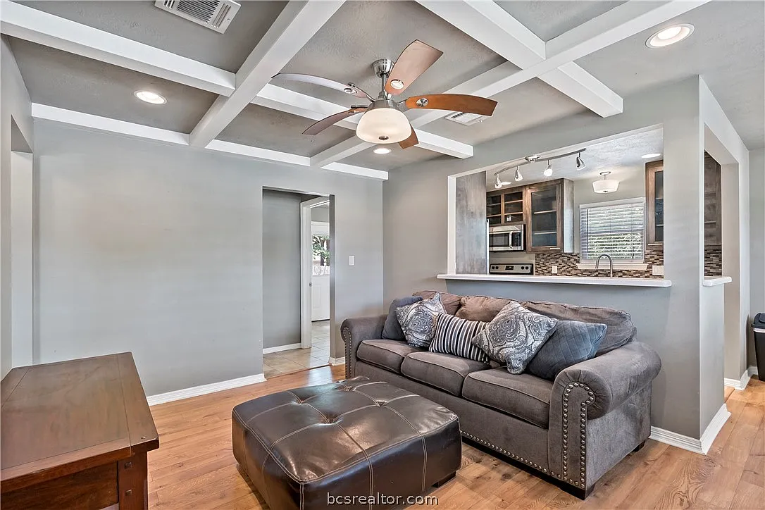2 bed, 816 sqft, $1,675 — Photo 4