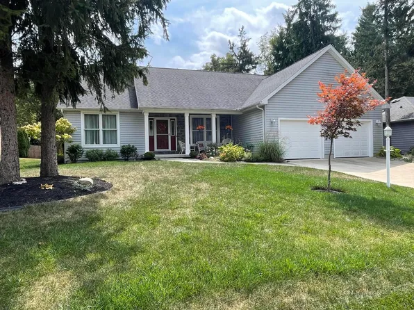 1700 Whispering Pines Ln, Bellefontaine, OH 43311