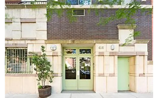 Rented by Douglas Elliman | media 16