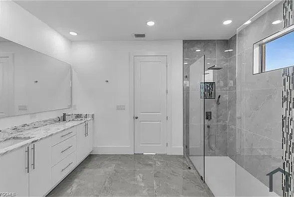 4 bed, 1960 sqft, $2,800 — Photo 2