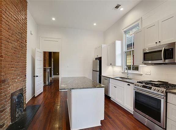 4th image of 3437 Baronne St