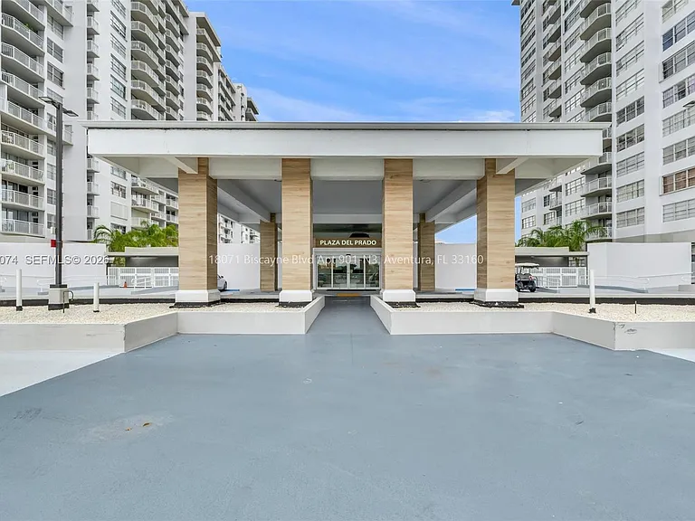 18071 Biscayne Blvd #901 — Photo 38