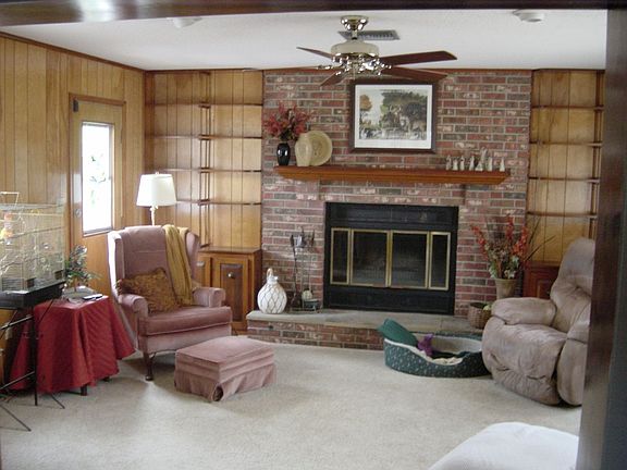 Family Room w/ Fireplace