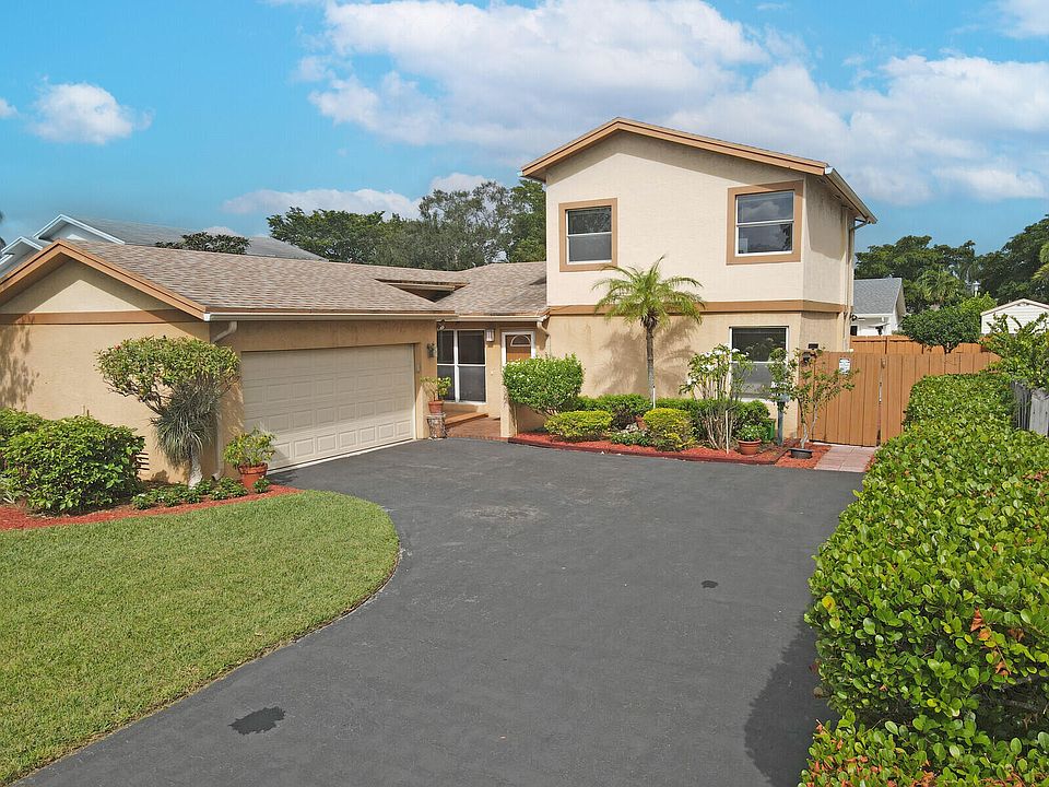 1st image of 4065 NW 1st Place