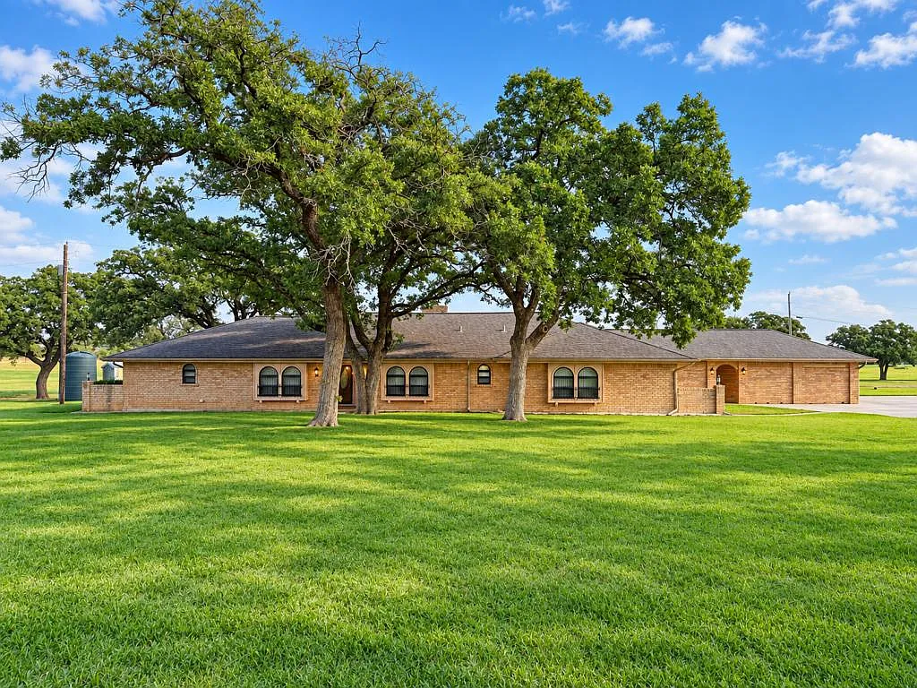 5309 Burleson Oaks Dr — Photo 1
