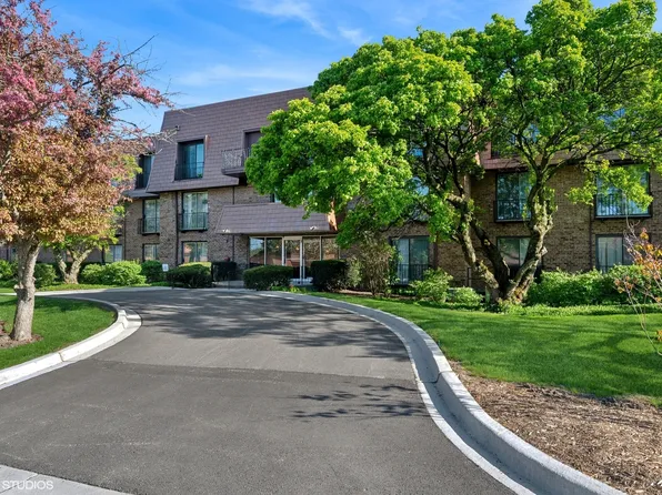 4000 Dundee Rd APT 202-C, Northbrook, IL 60062