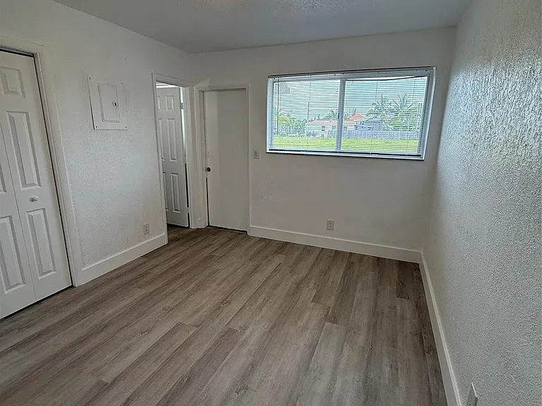 2213 Lincoln St — Photo 7