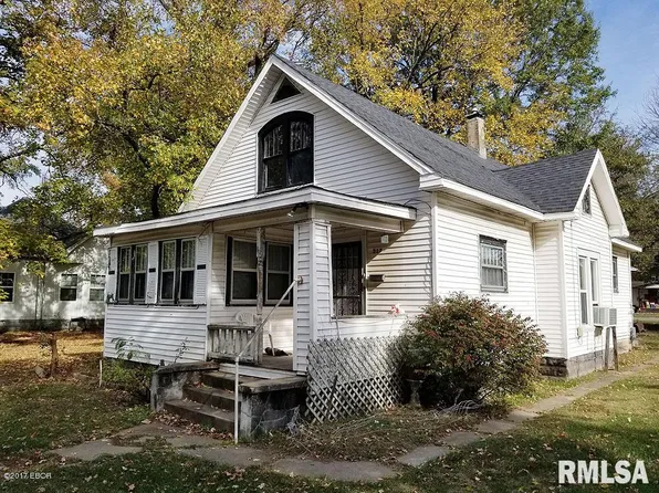 317 N Pine St, Centralia, IL 62801
