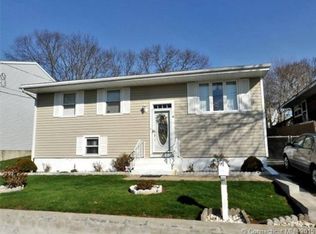 174 Meadow View Rd, New Haven, CT 06512