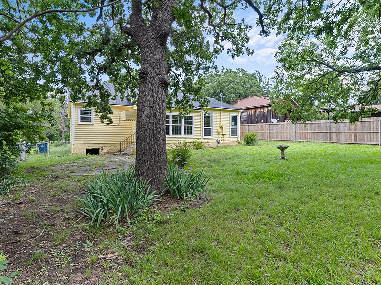46 Vaughn Dr — Photo 28