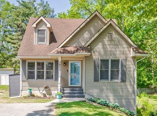 3933 Maiden St, Waterford, MI 48329