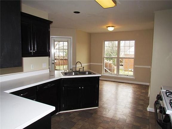 4th image of 319 Kirtley Ct