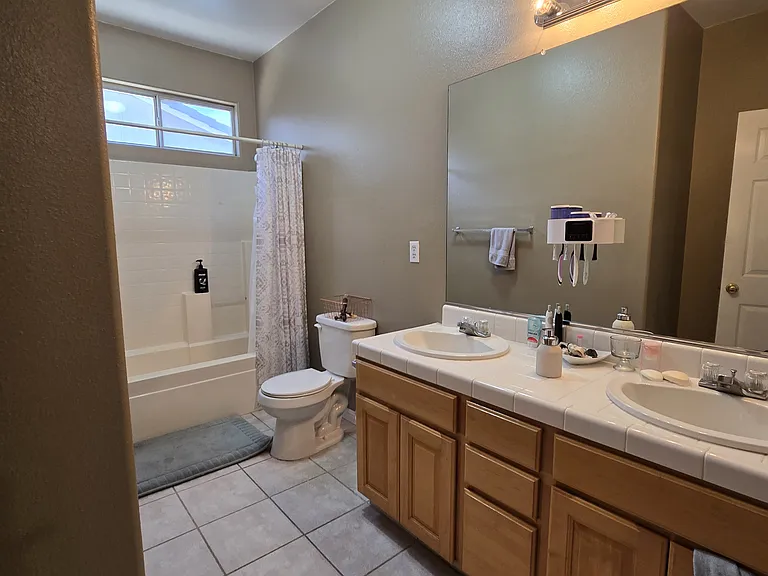 801 W Redwood St — Photo 7